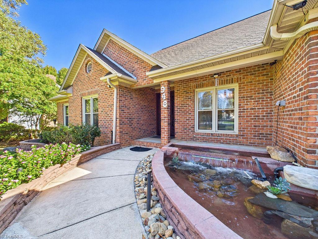 948 Aquaview Drive