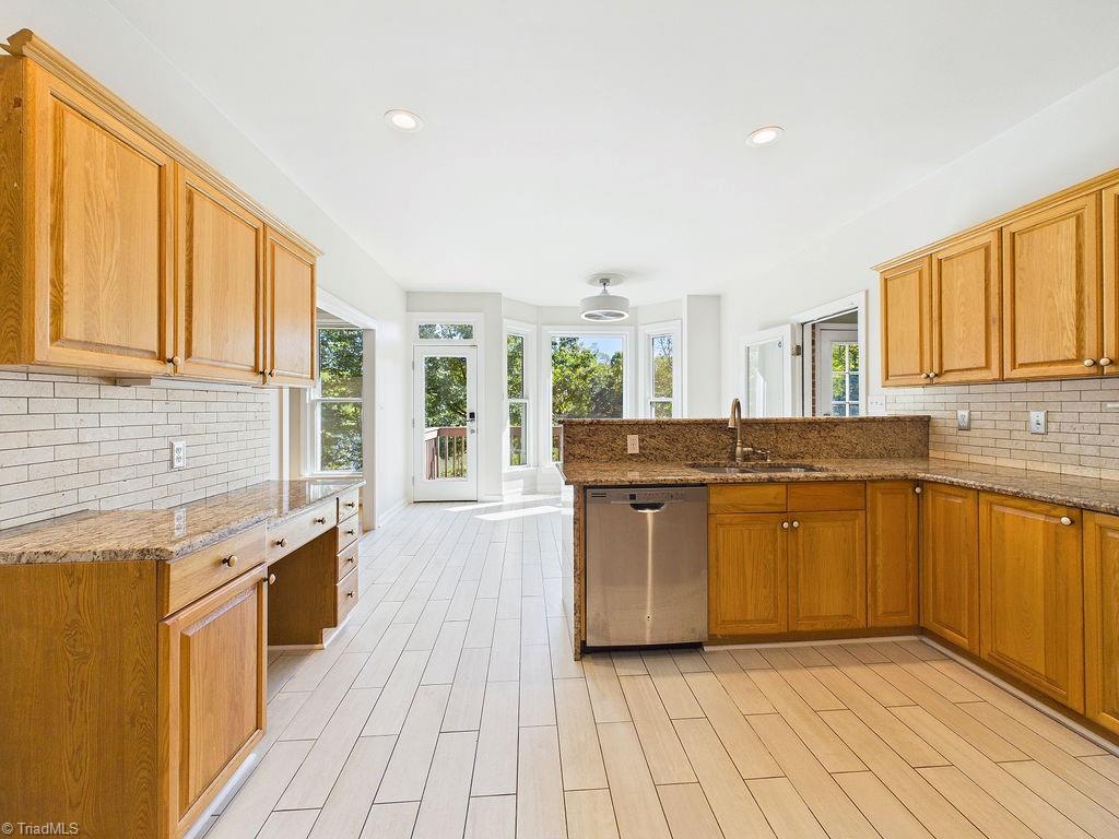 948 Aquaview Drive