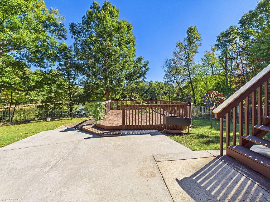 948 Aquaview Drive