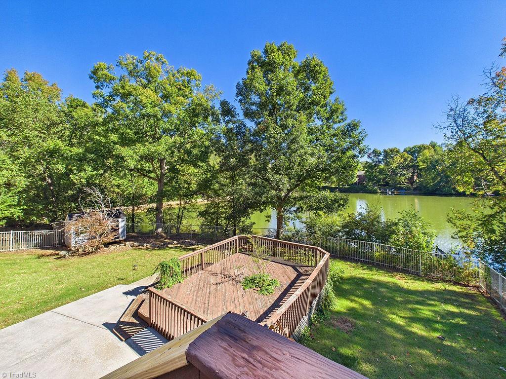 948 Aquaview Drive