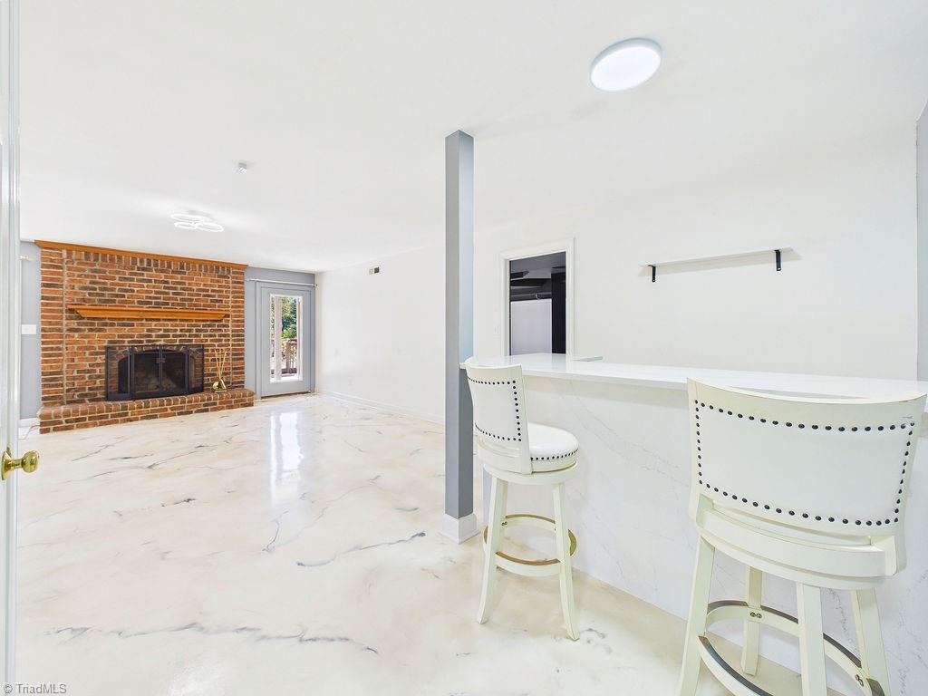 948 Aquaview Drive