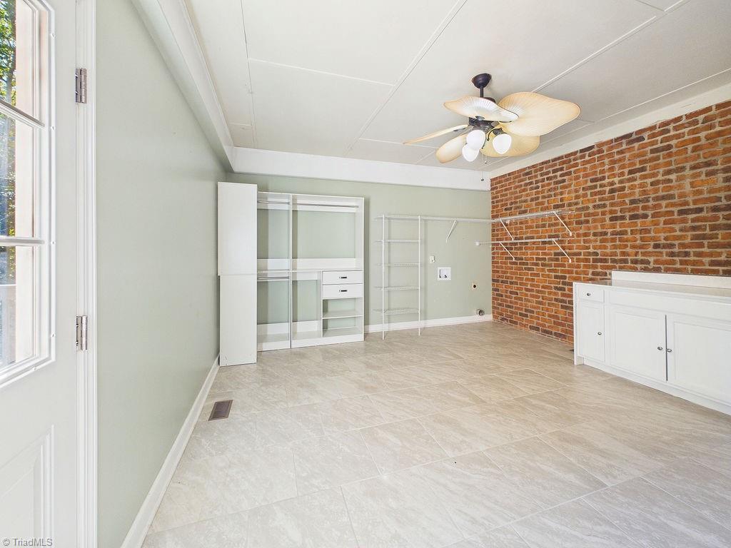 948 Aquaview Drive