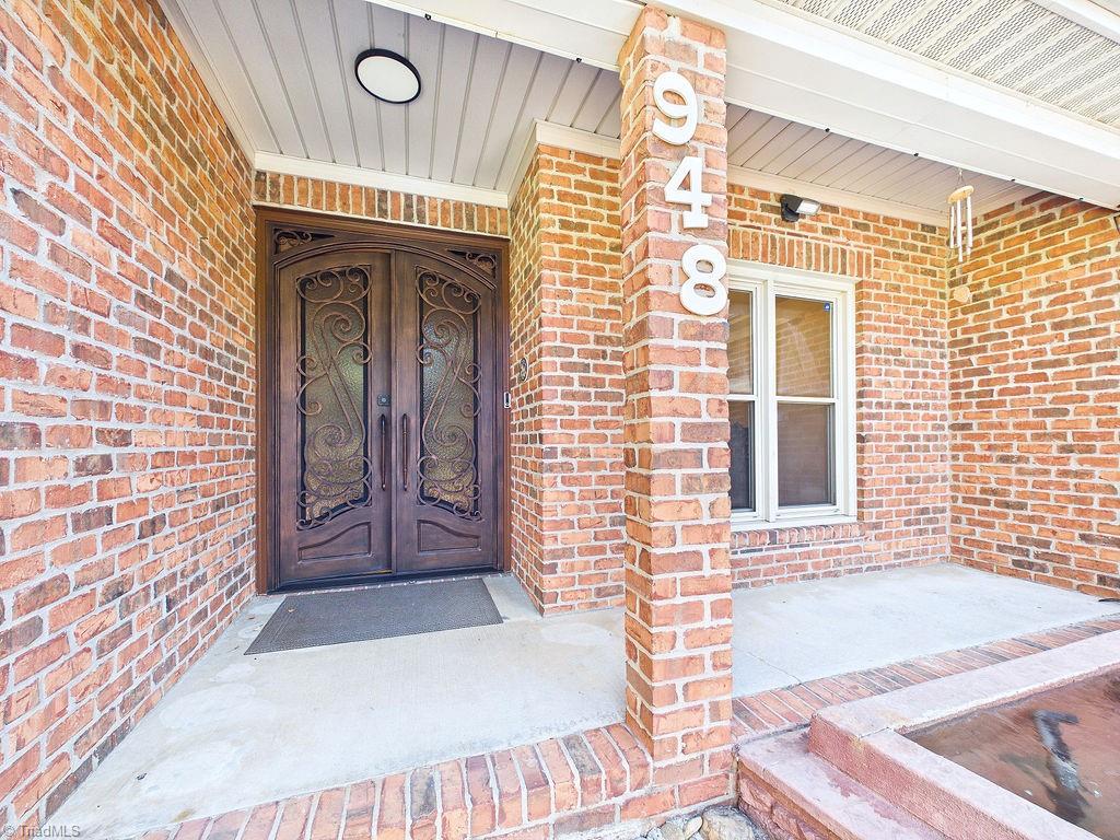 948 Aquaview Drive