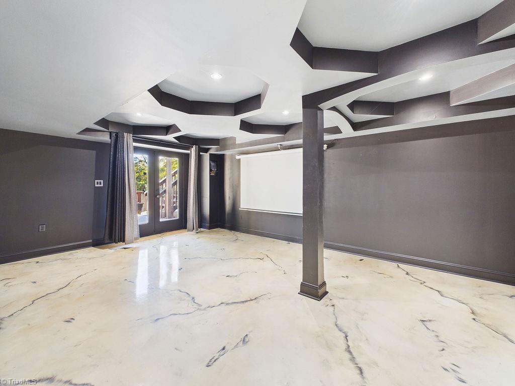 948 Aquaview Drive