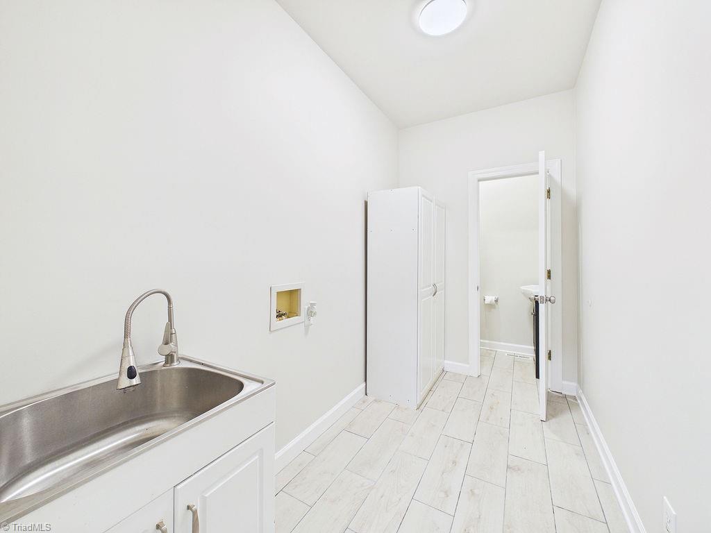948 Aquaview Drive