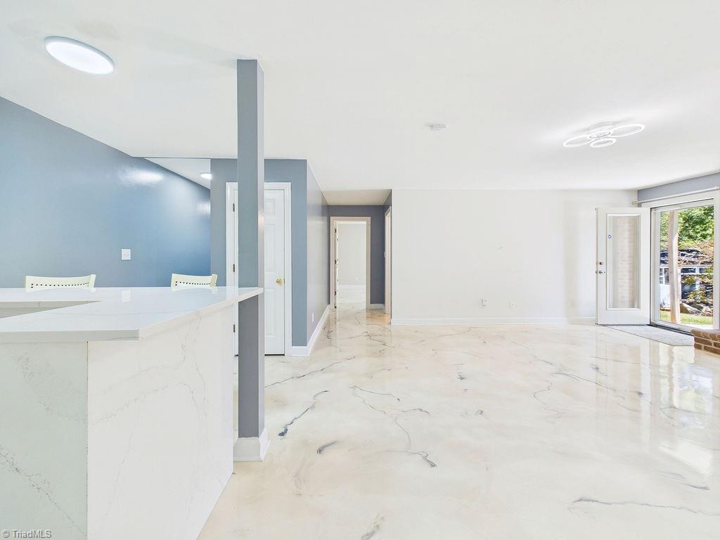 948 Aquaview Drive
