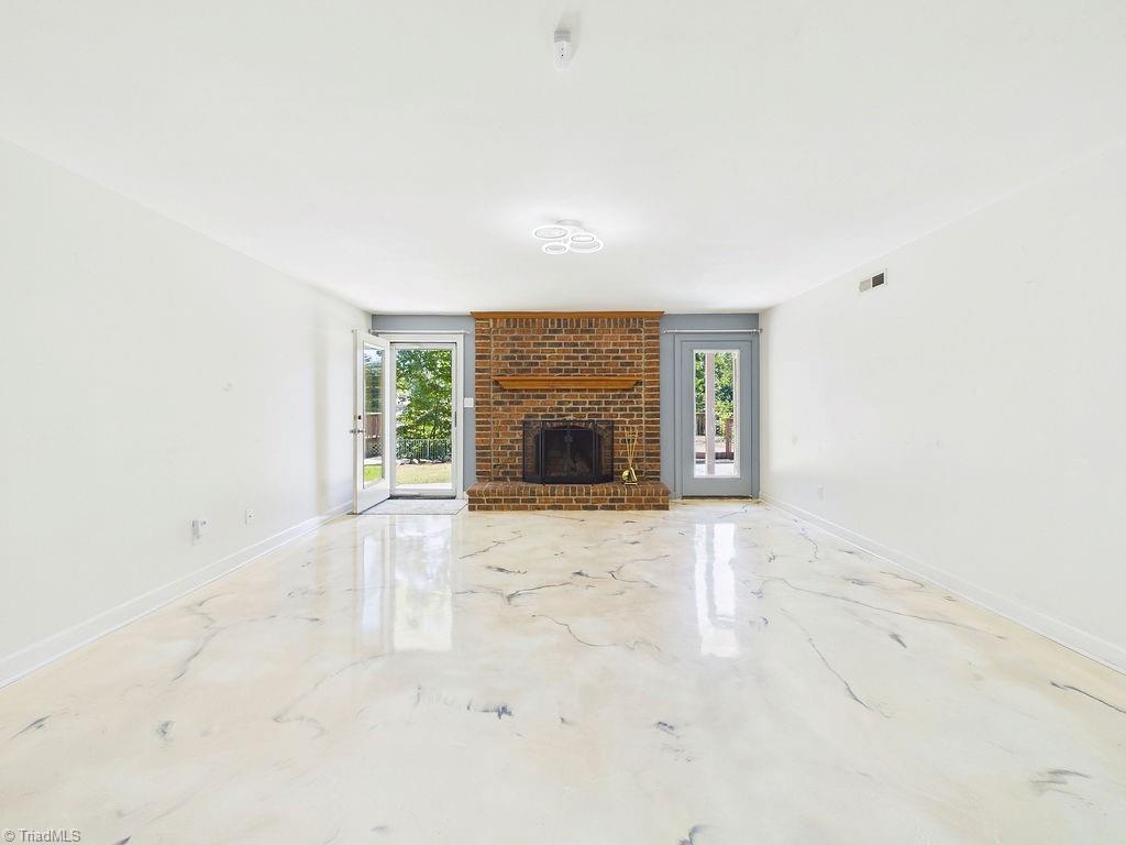948 Aquaview Drive