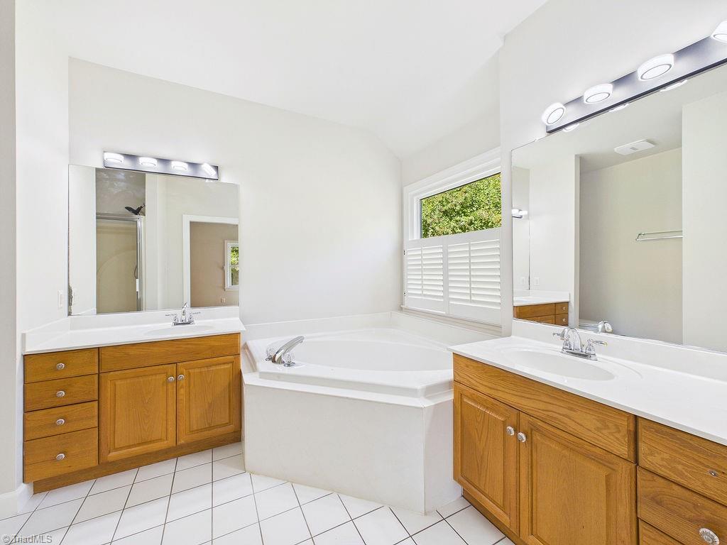 948 Aquaview Drive