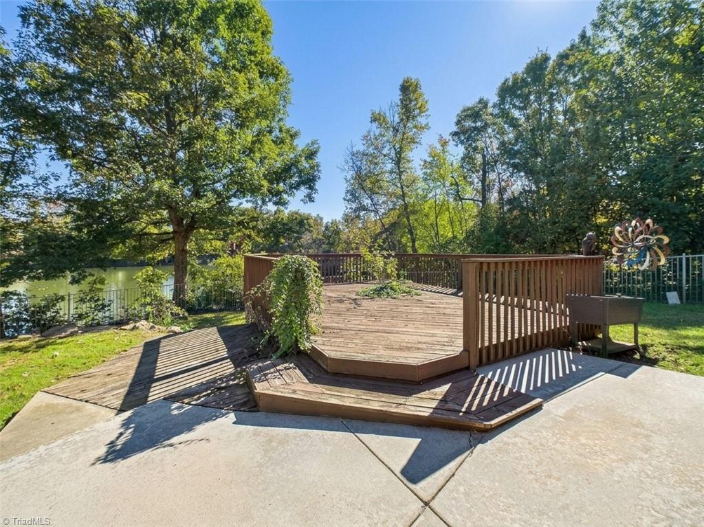 948 Aquaview Drive