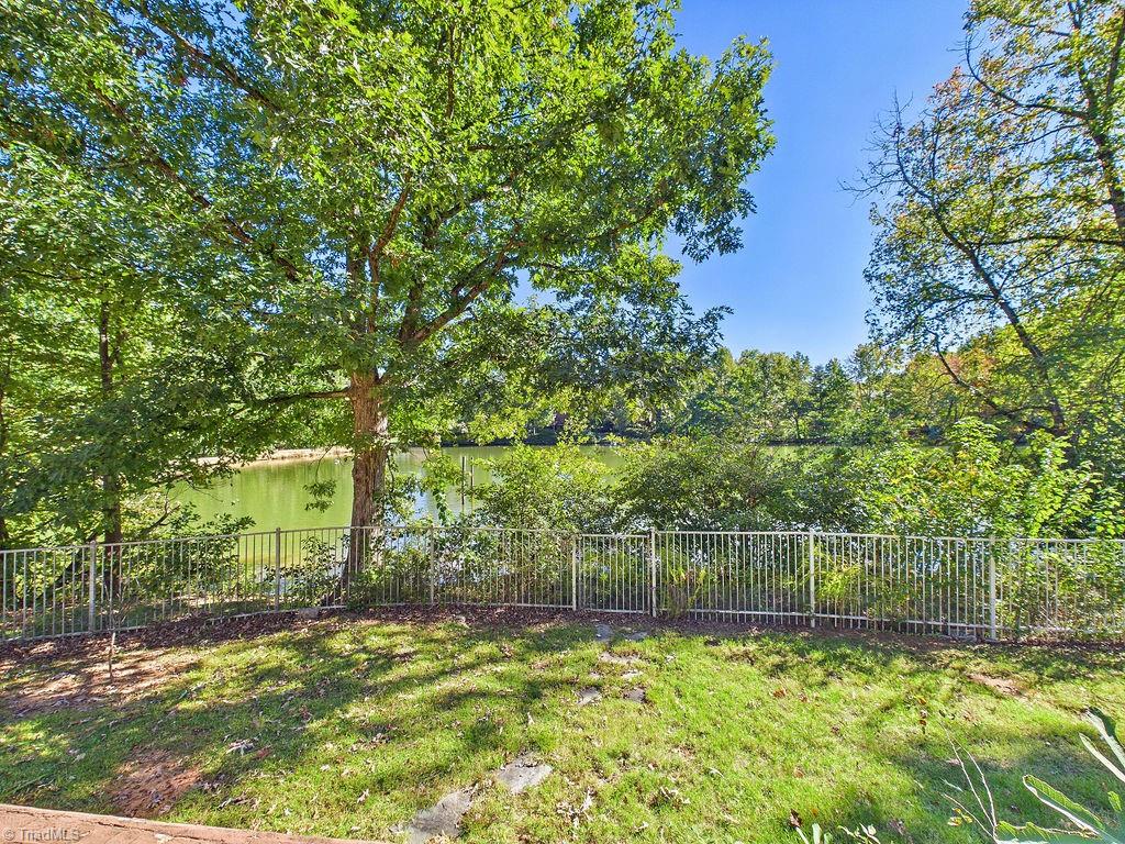 948 Aquaview Drive