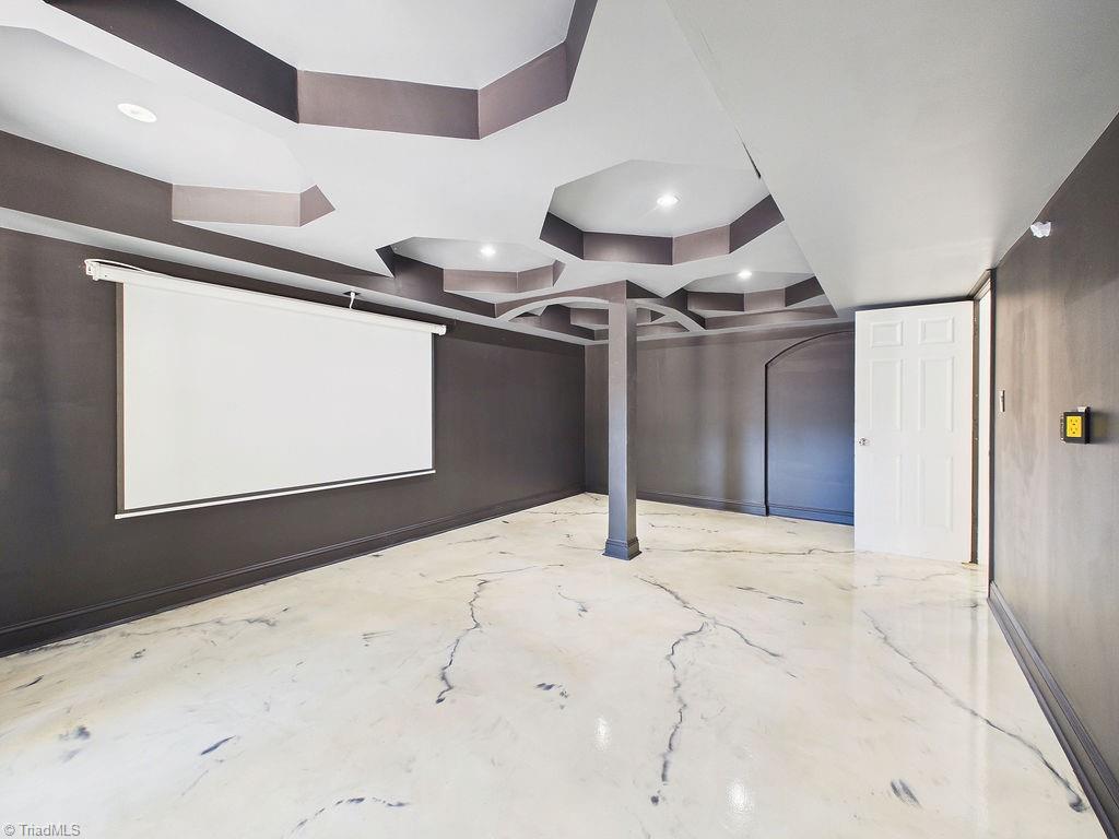 948 Aquaview Drive