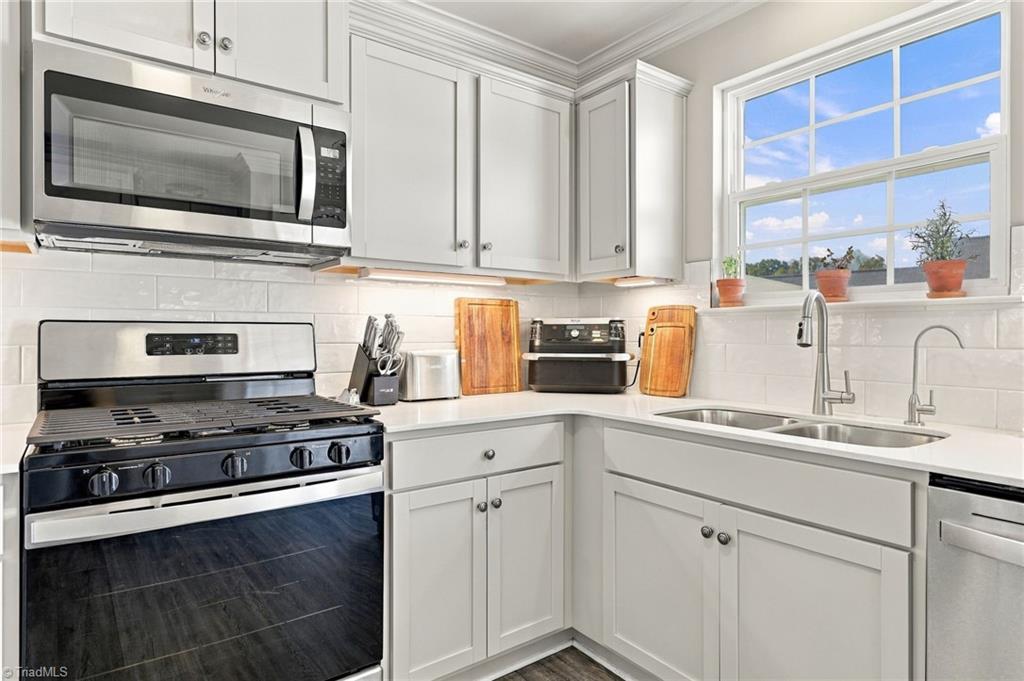 3923 Straw Hat Road
