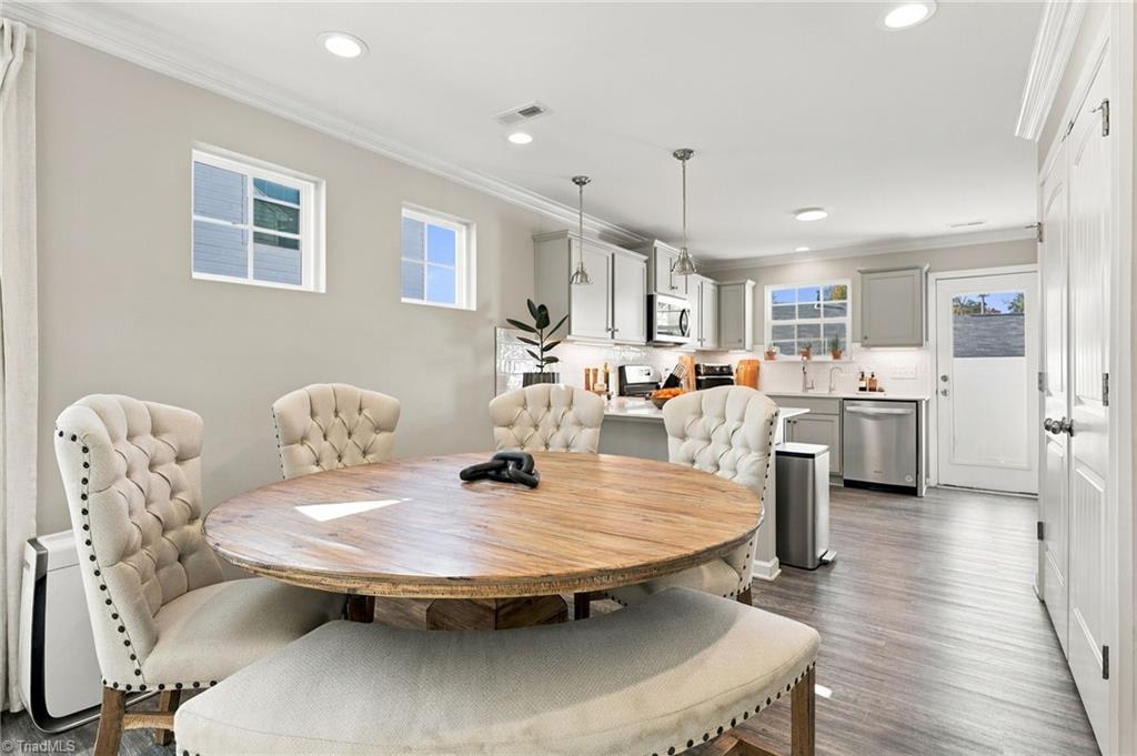 3923 Straw Hat Road