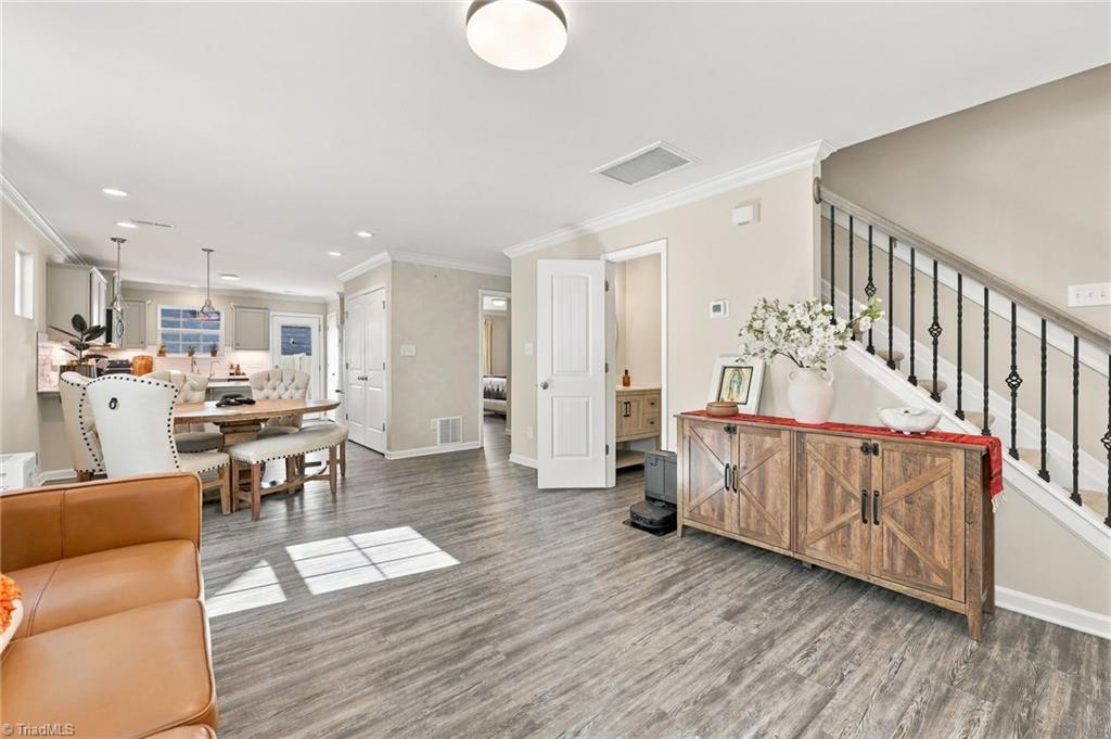3923 Straw Hat Road
