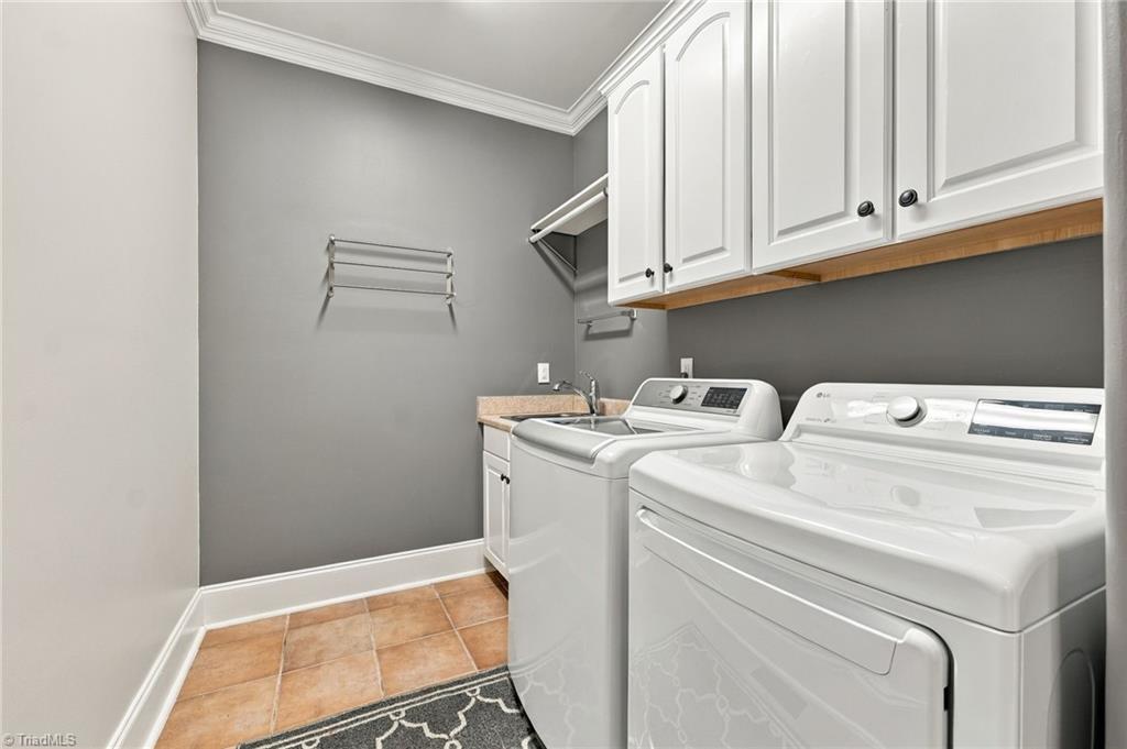 225 Heatherwood Drive, Winston-Salem