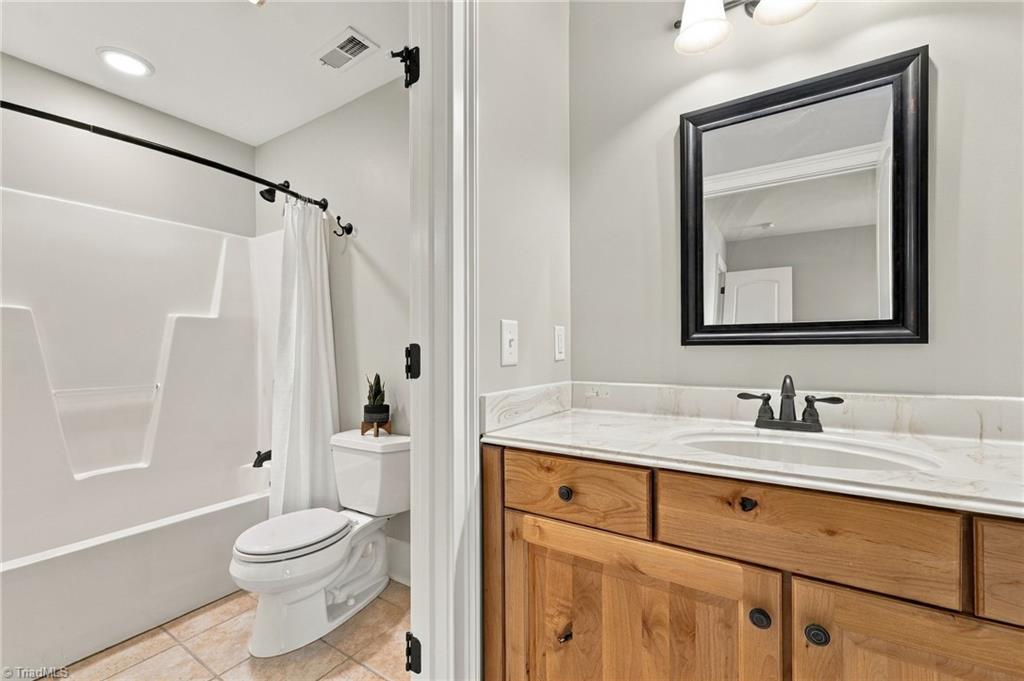 225 Heatherwood Drive, Winston-Salem