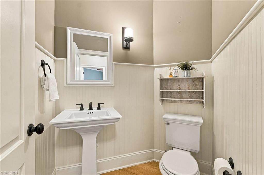 225 Heatherwood Drive, Winston-Salem