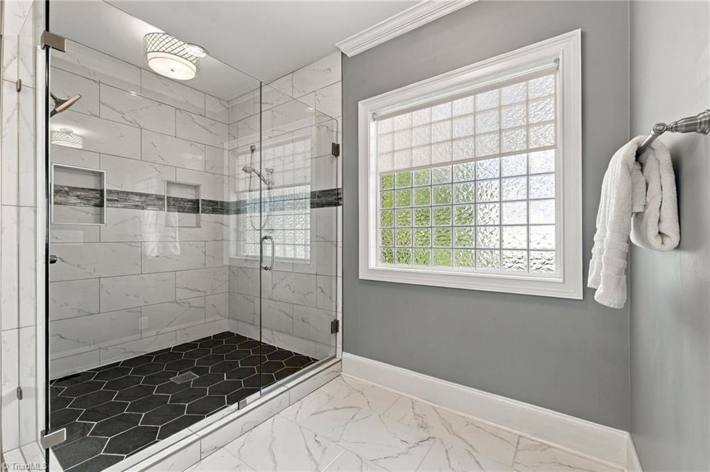 225 Heatherwood Drive, Winston-Salem