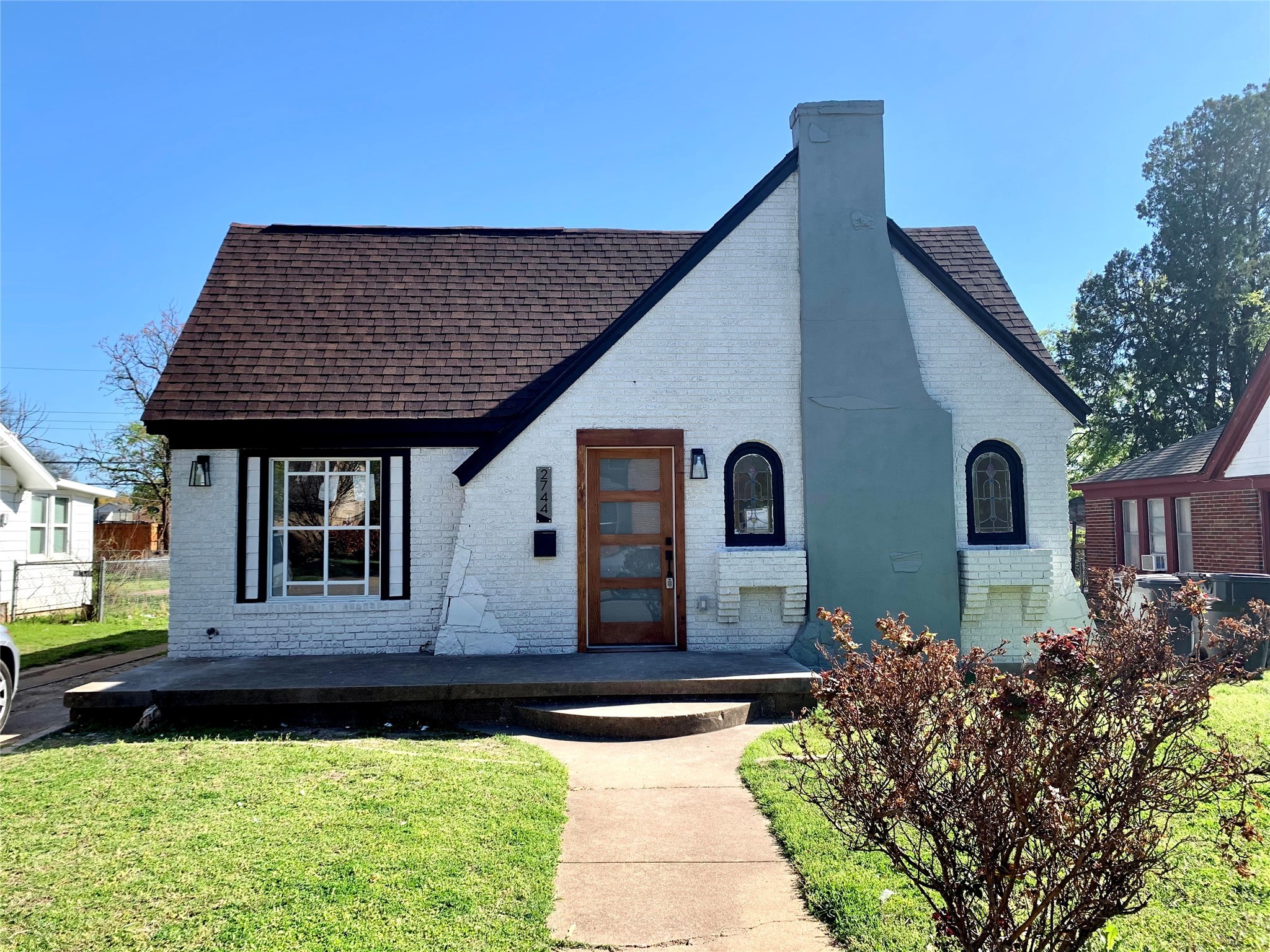 2744 Catherine Street