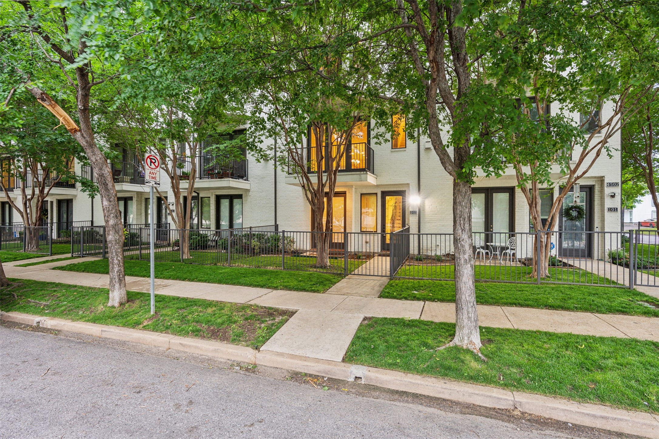 4502 Holland Avenue 102