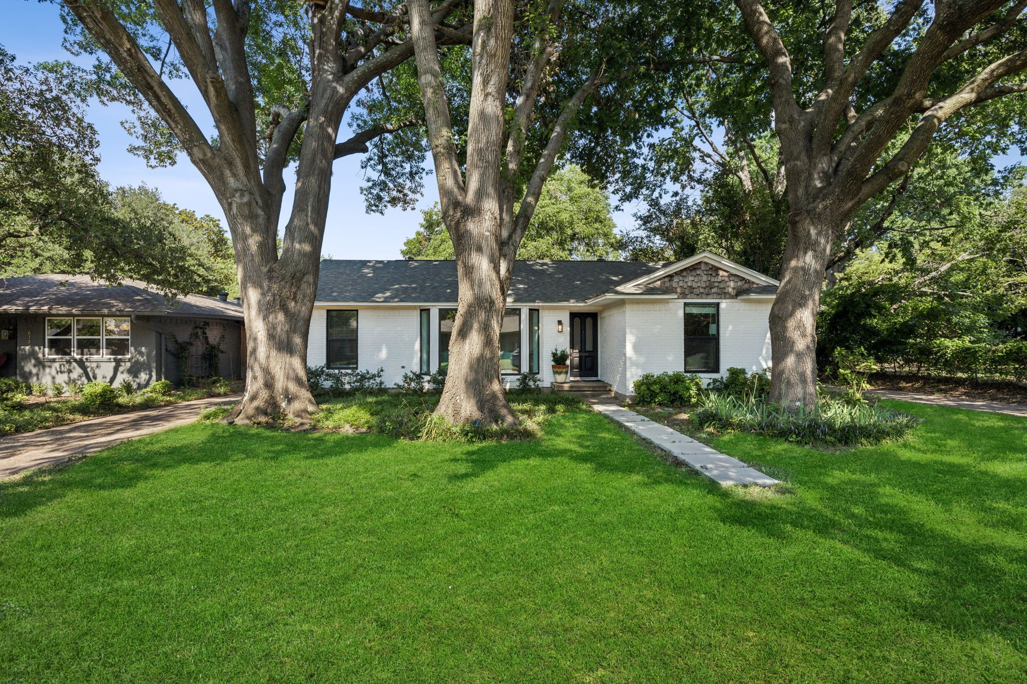 6118 Saratoga Circle