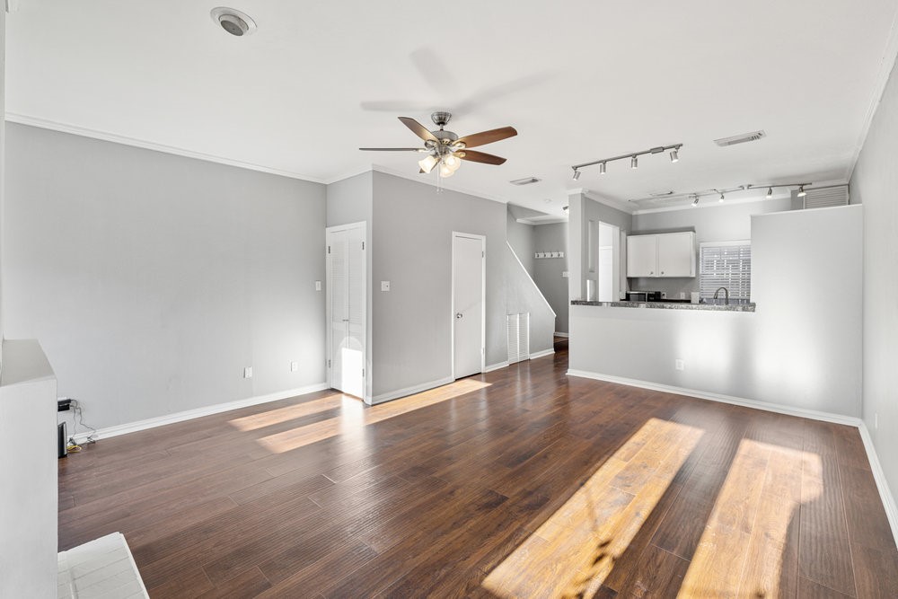 3818 N Hall Street 125