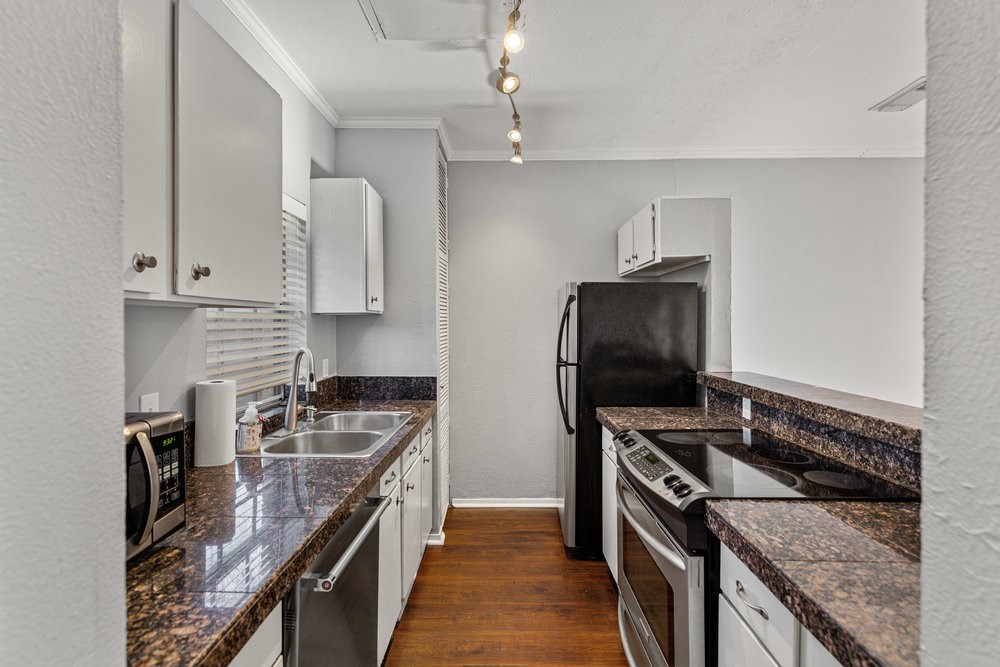 3818 N Hall Street 125