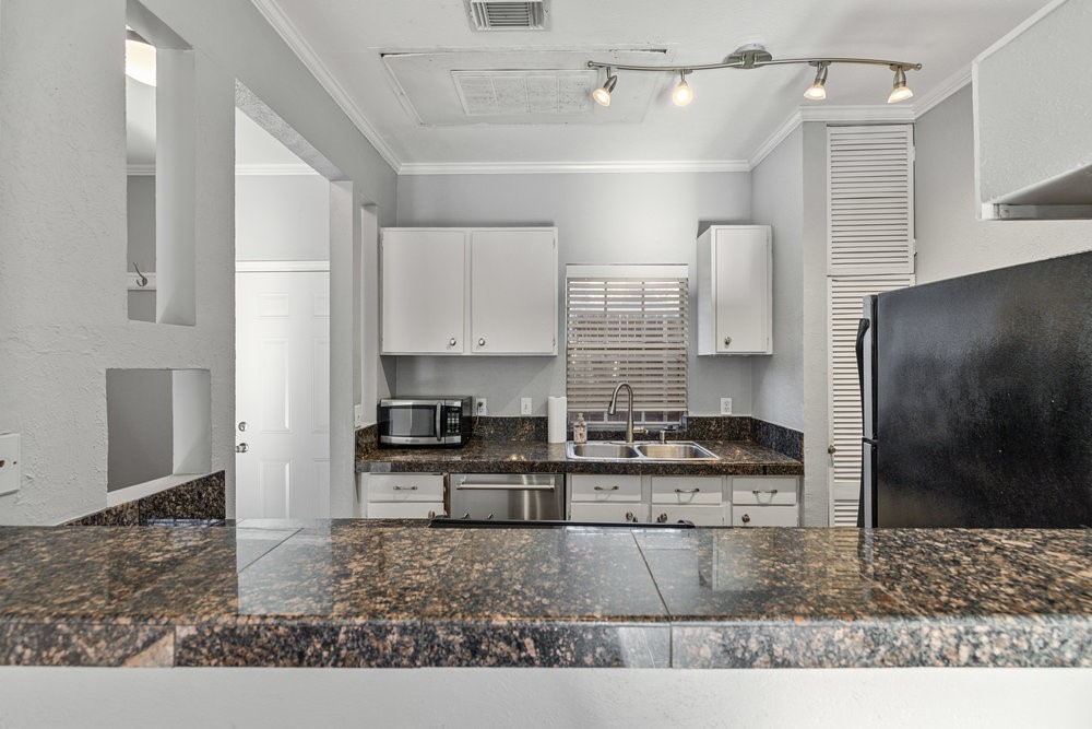 3818 N Hall Street 125