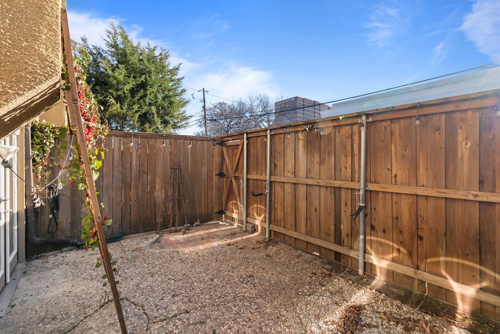 3818 N Hall Street 125