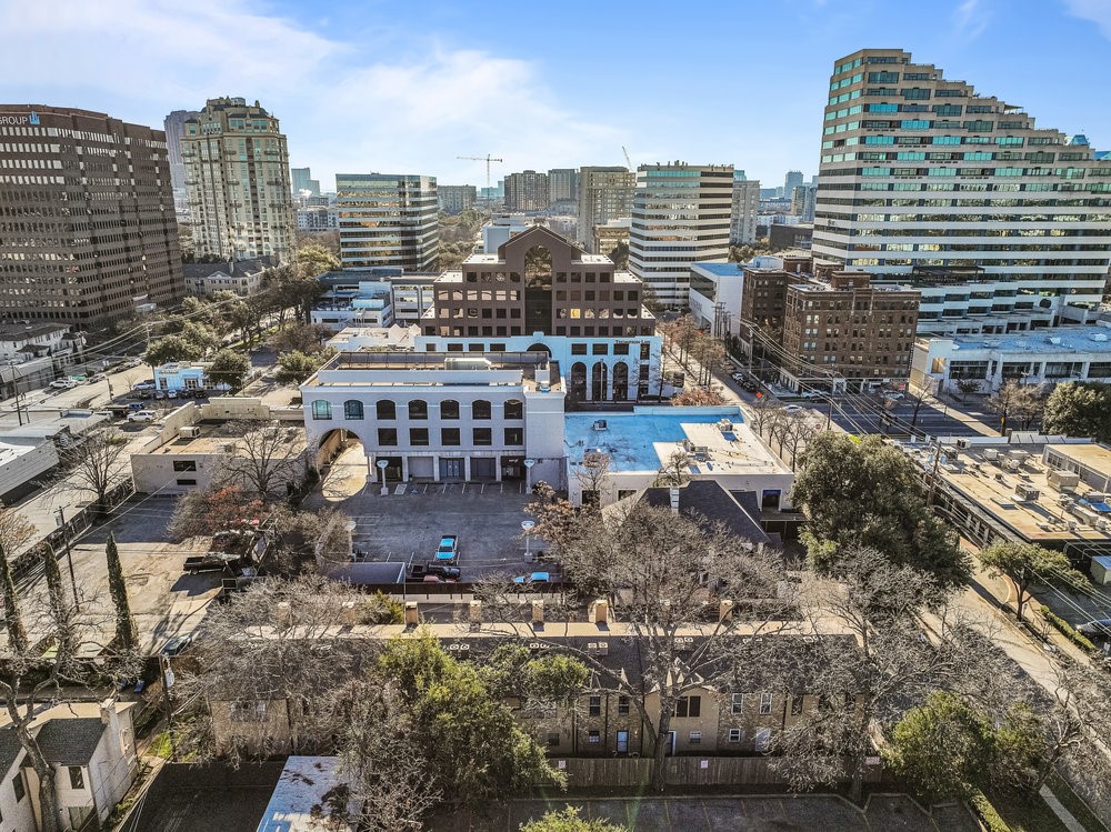 3818 N Hall Street 125