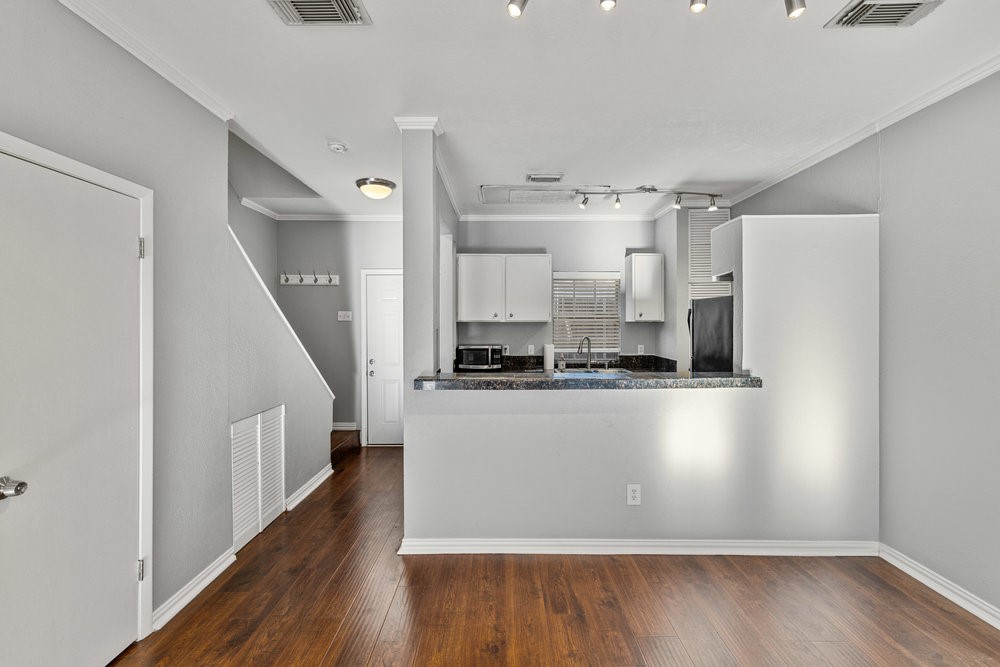 3818 N Hall Street 125