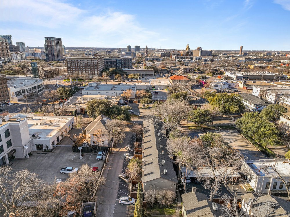 3818 N Hall Street 125