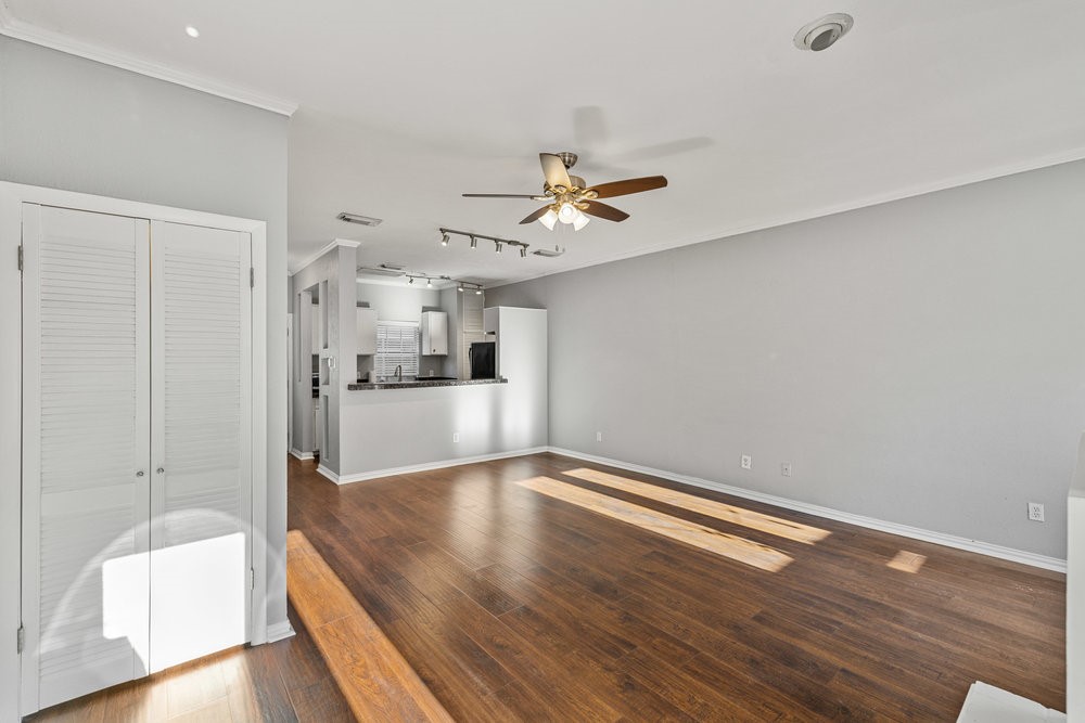 3818 N Hall Street 125