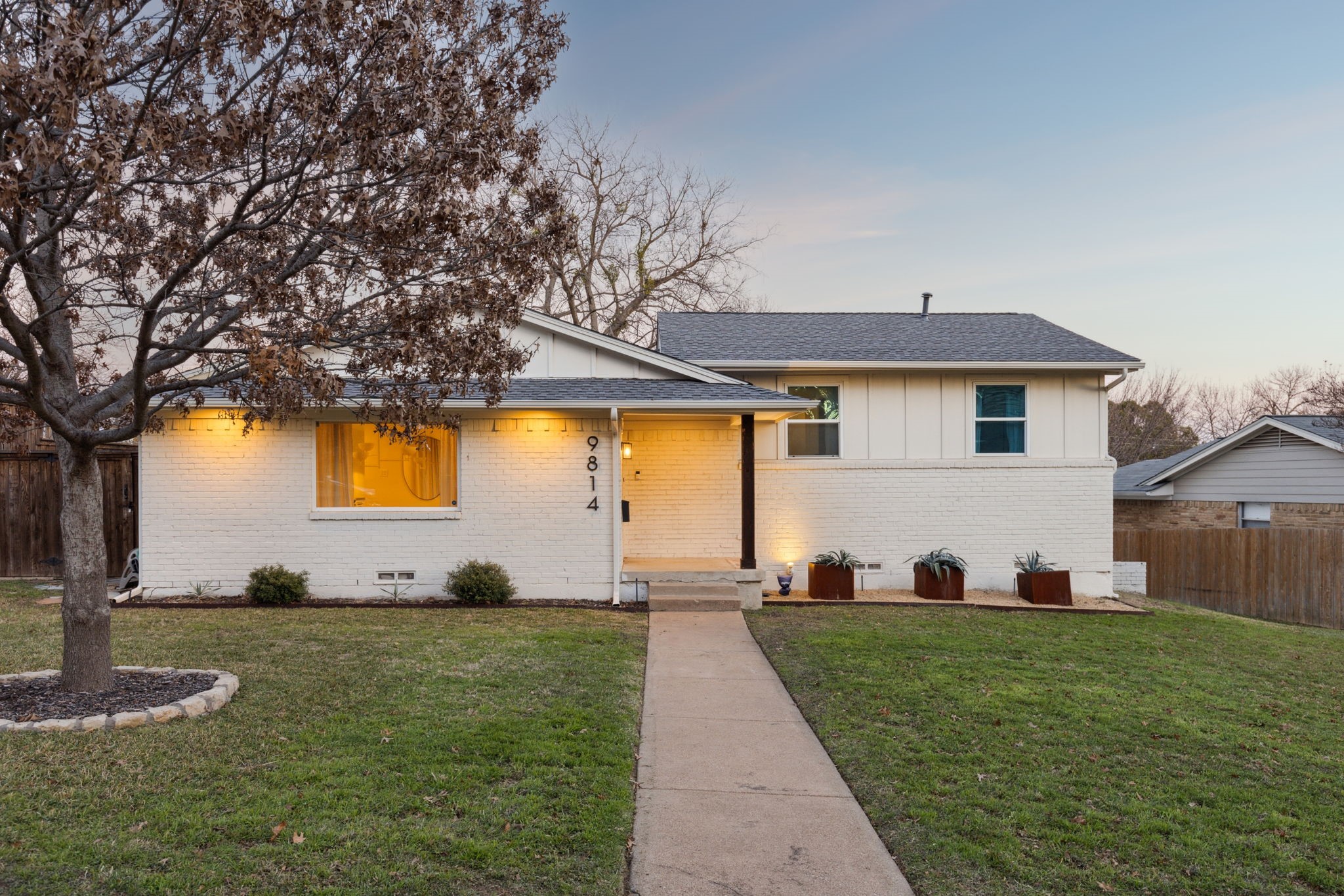 9814 Queenswood Lane