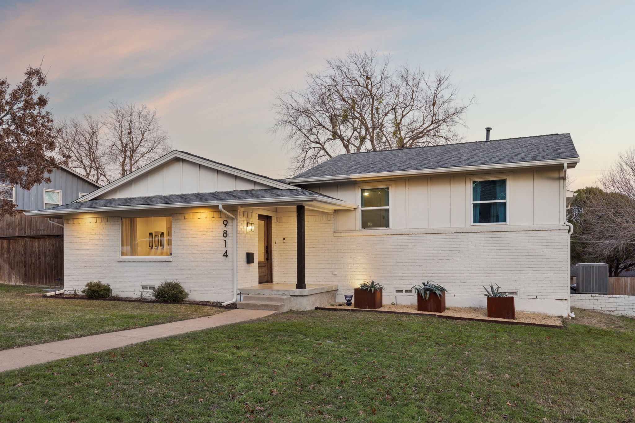 9814 Queenswood Lane