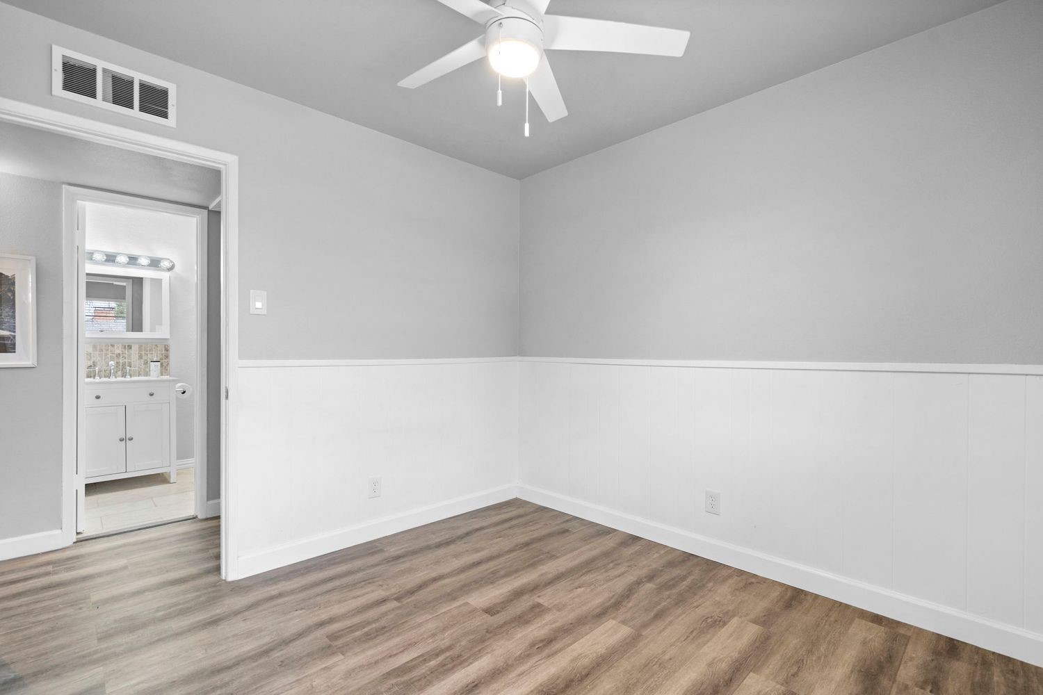 9723 Queenswood Lane