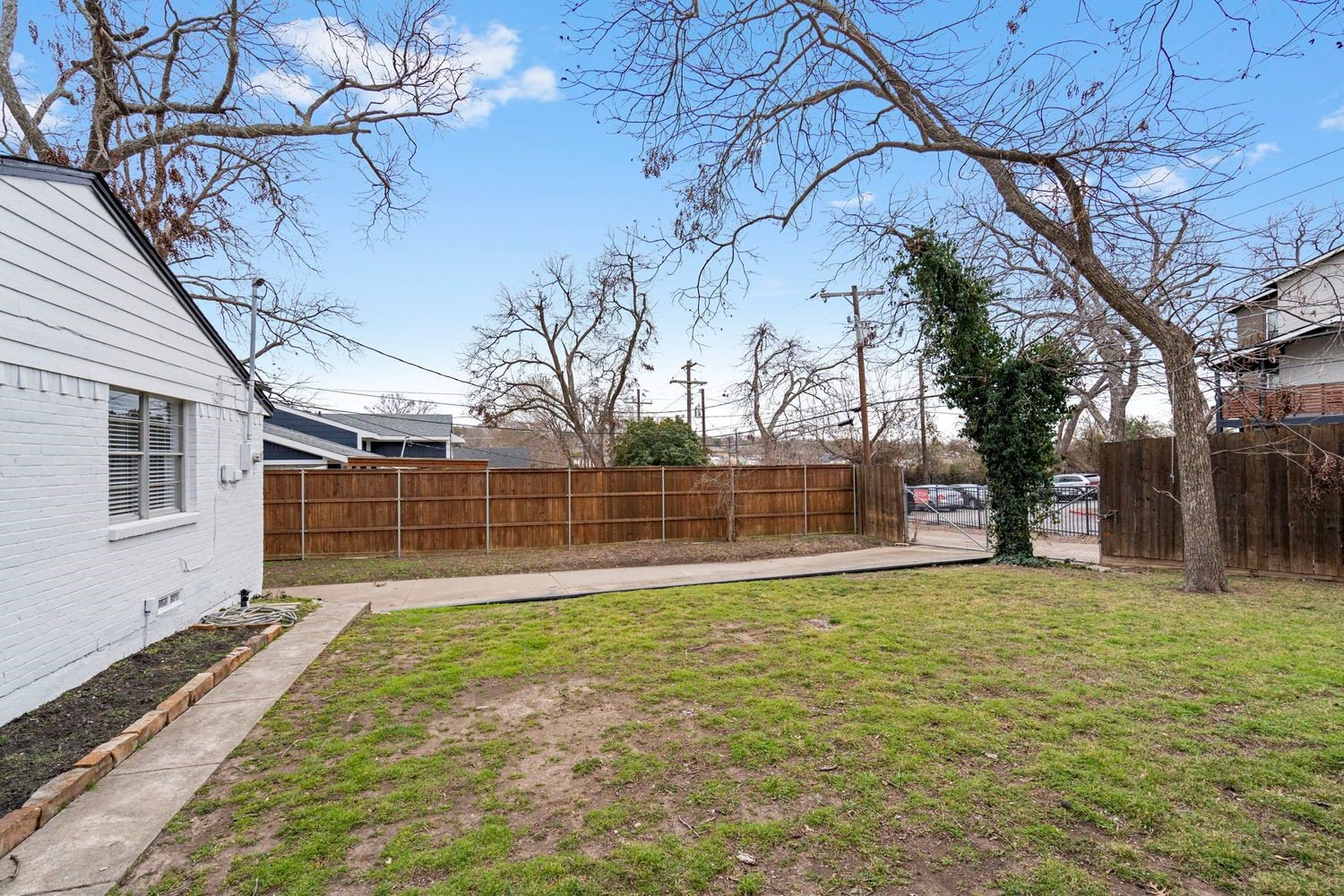 9723 Queenswood Lane