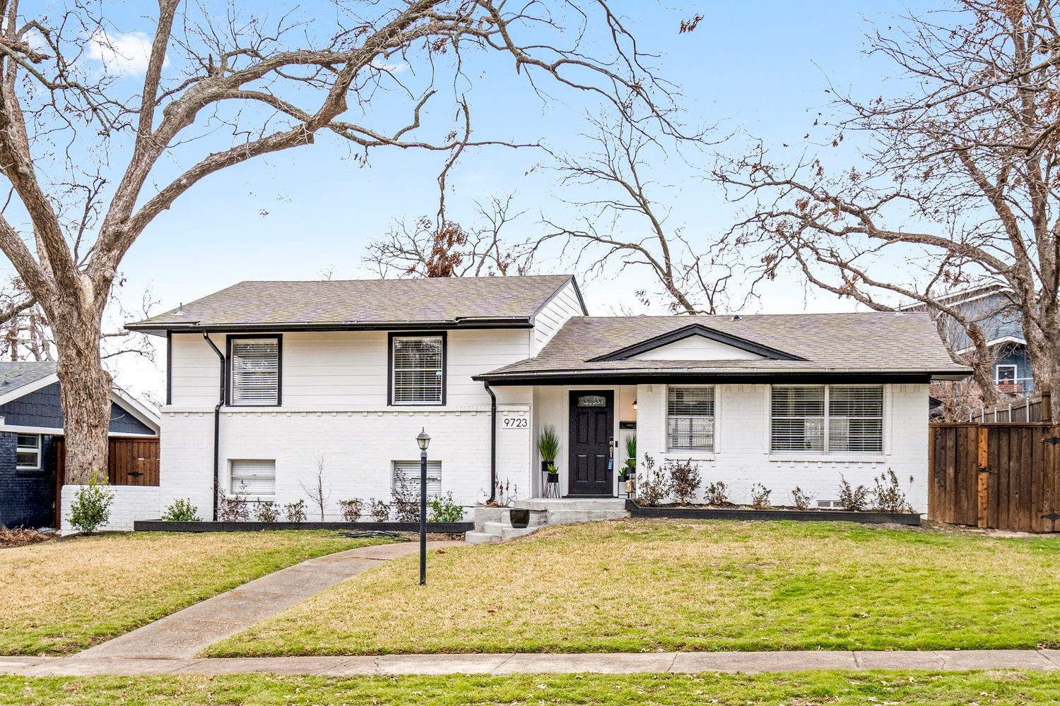 9723 Queenswood Lane