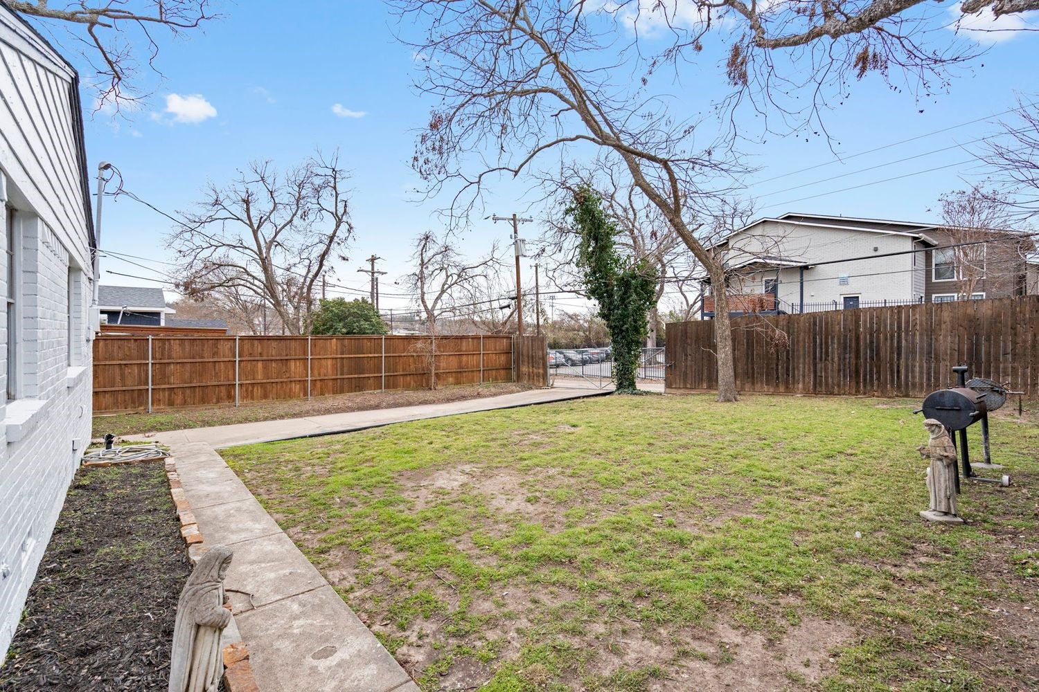 9723 Queenswood Lane