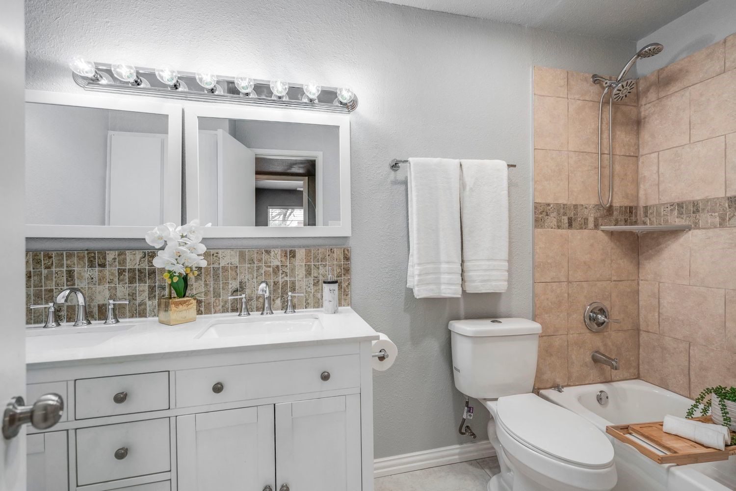 9723 Queenswood Lane