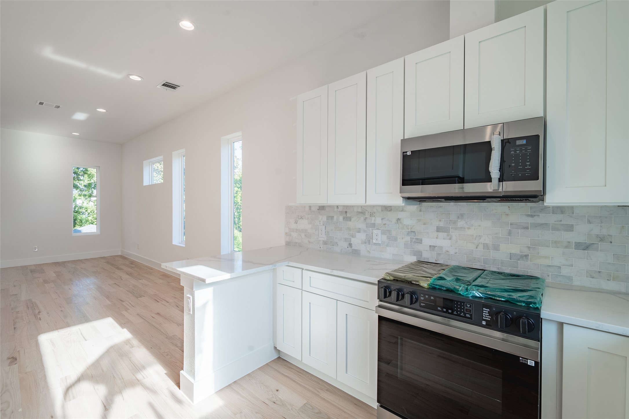 1921 N Prairie Avenue 104