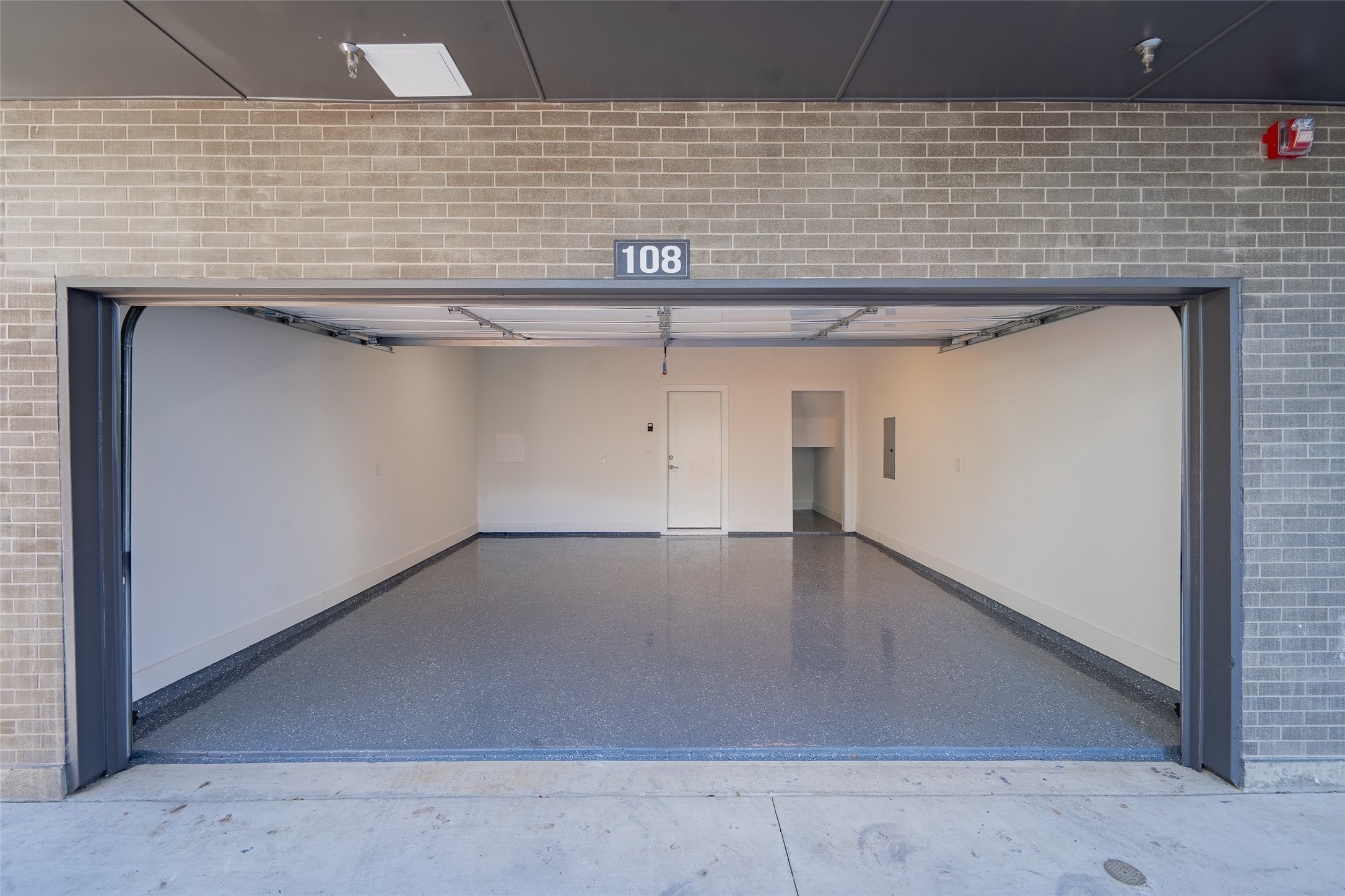 1921 N Prairie Avenue 104