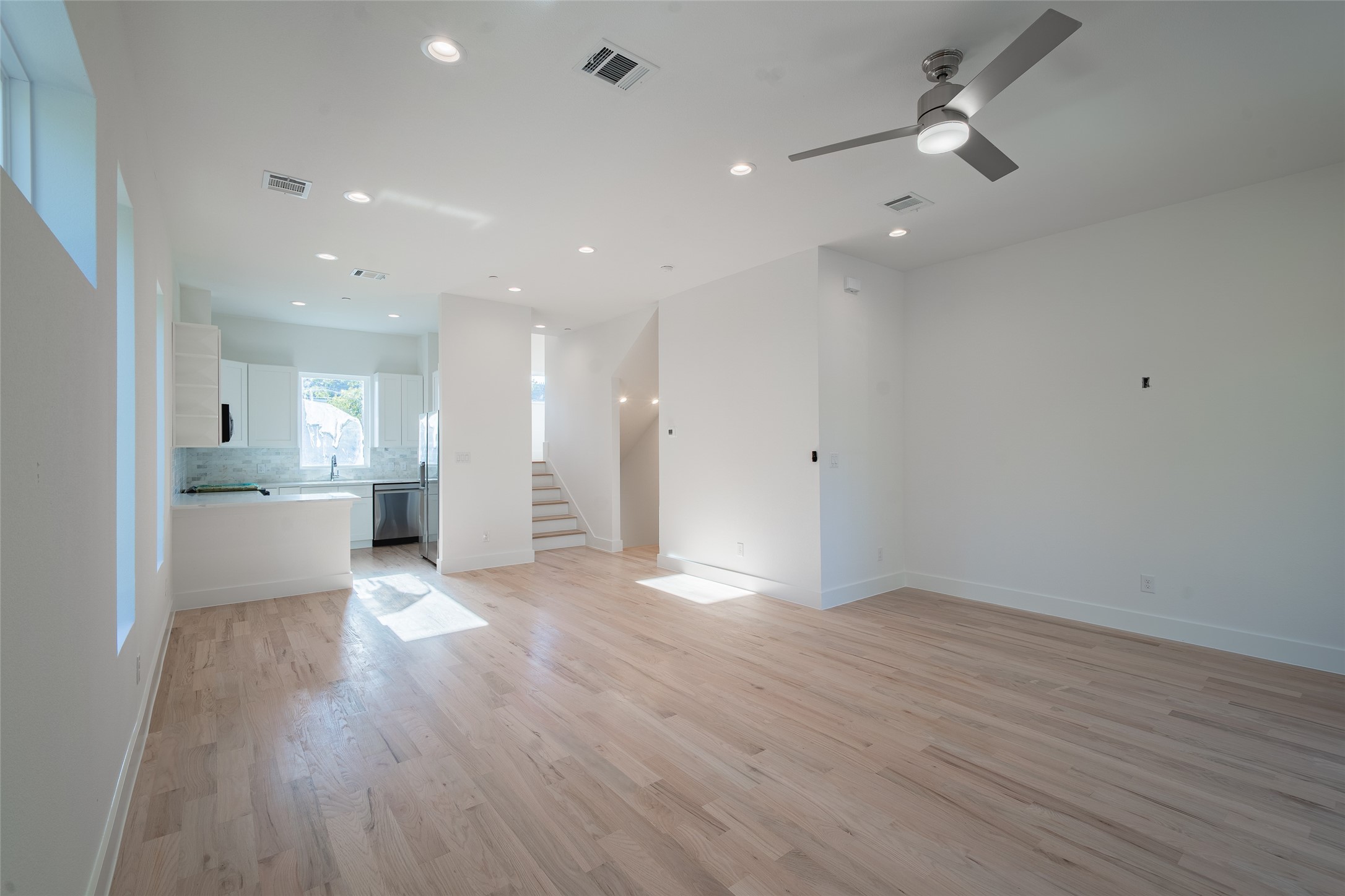 1921 N Prairie Avenue 104