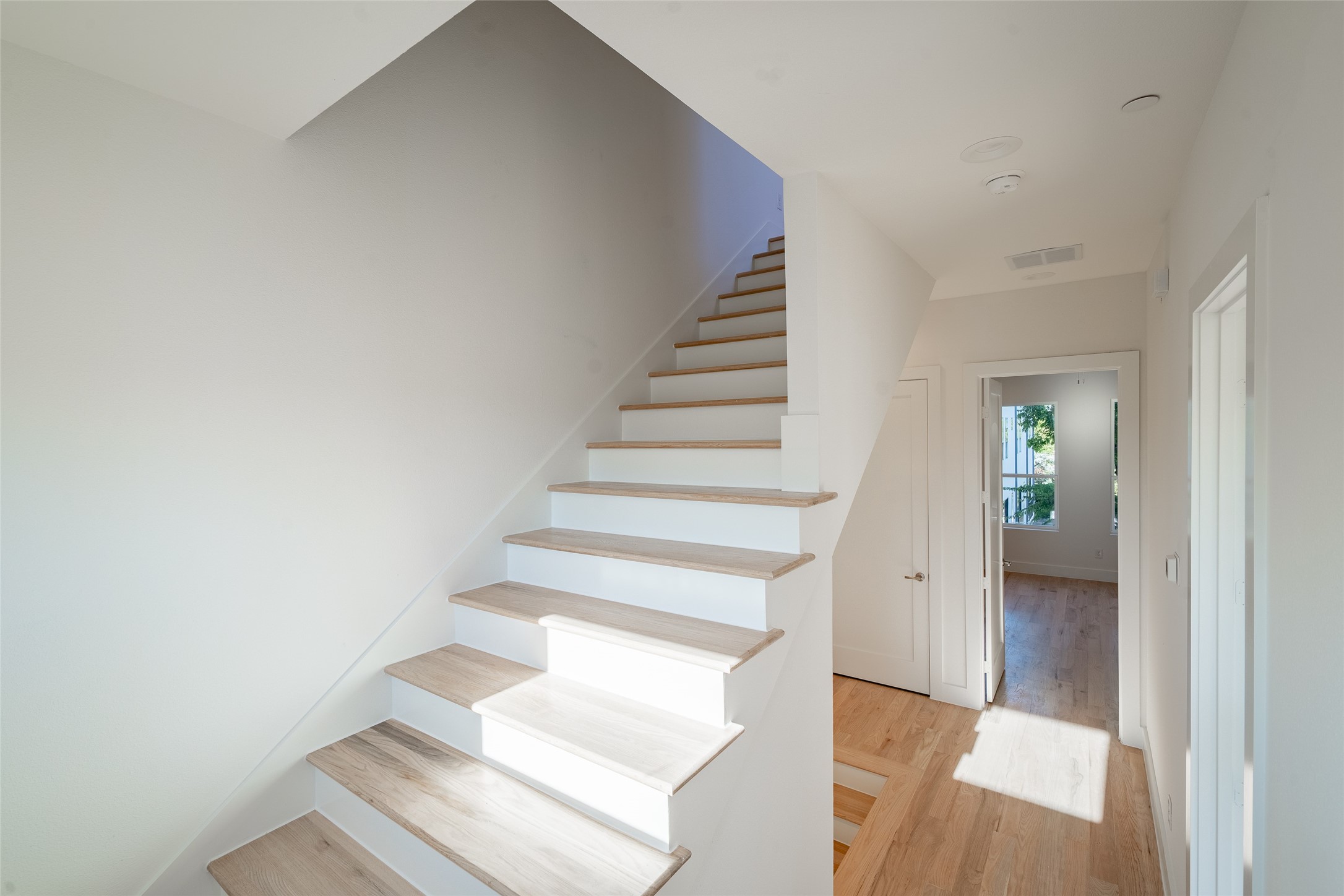 1921 N Prairie Avenue 104