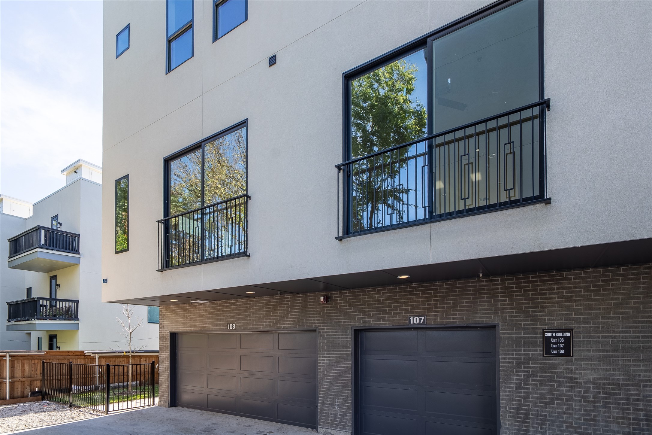 1921 N Prairie Avenue 104