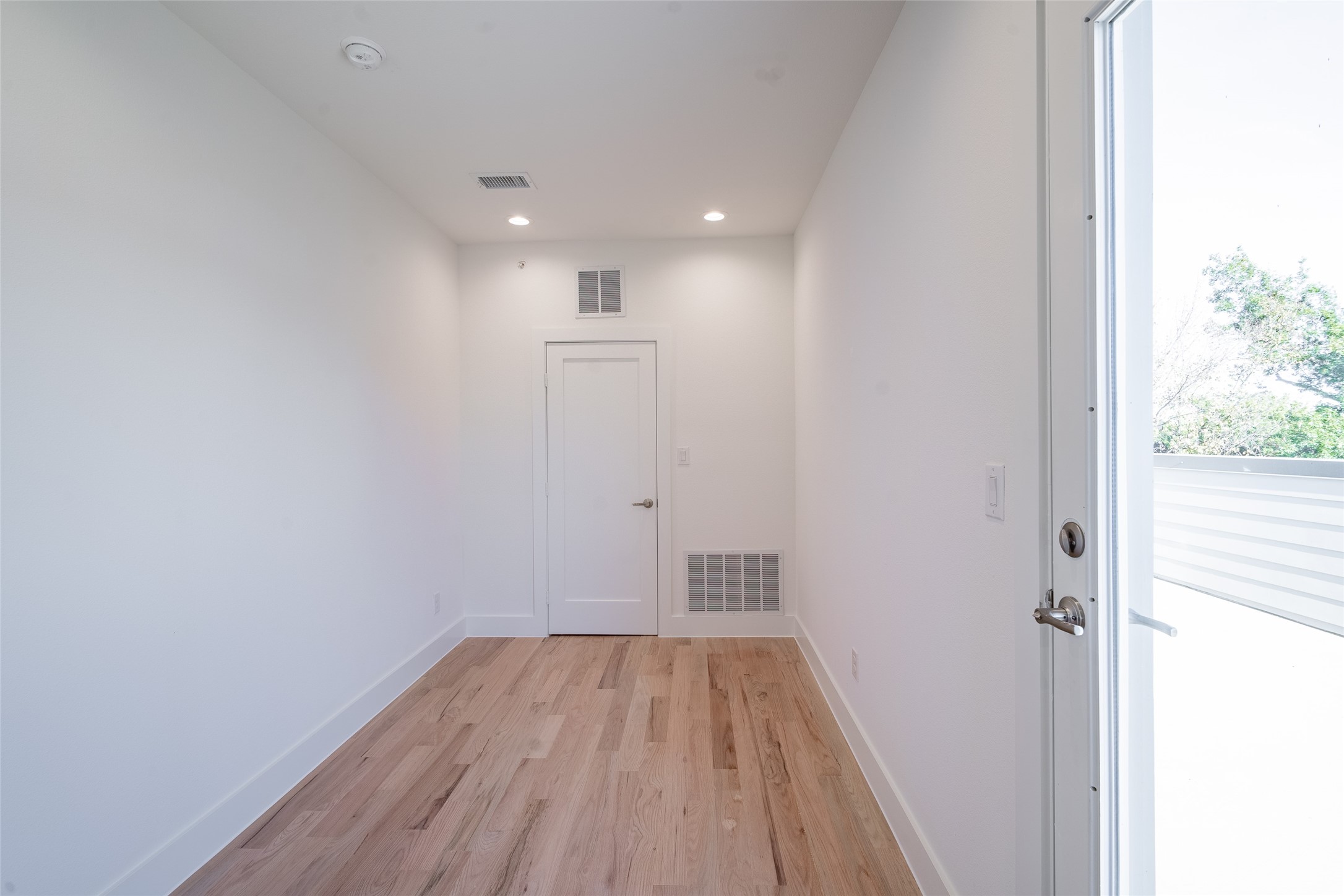 1921 N Prairie Avenue 104