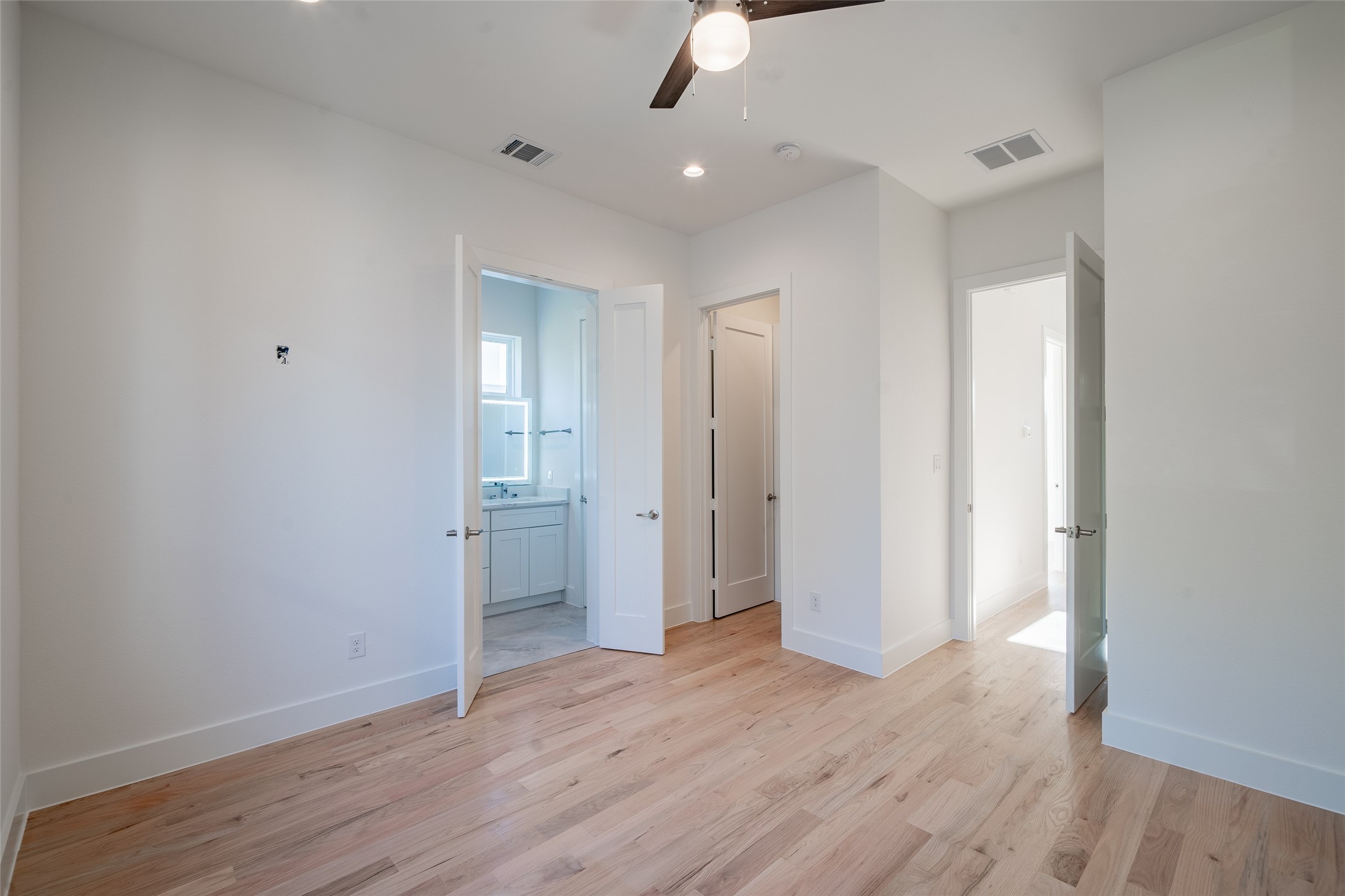 1921 N Prairie Avenue 104