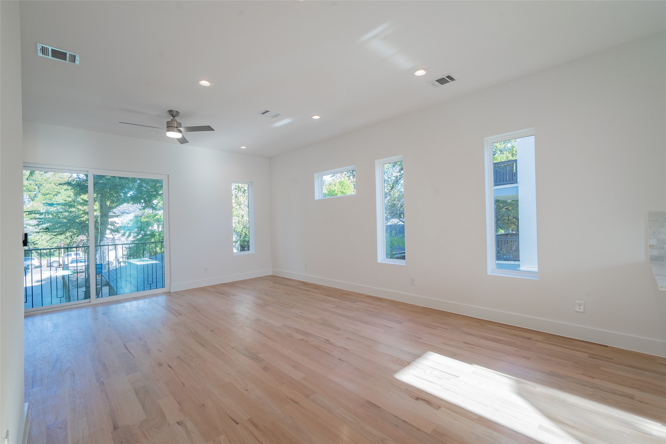 1921 N Prairie Avenue 104