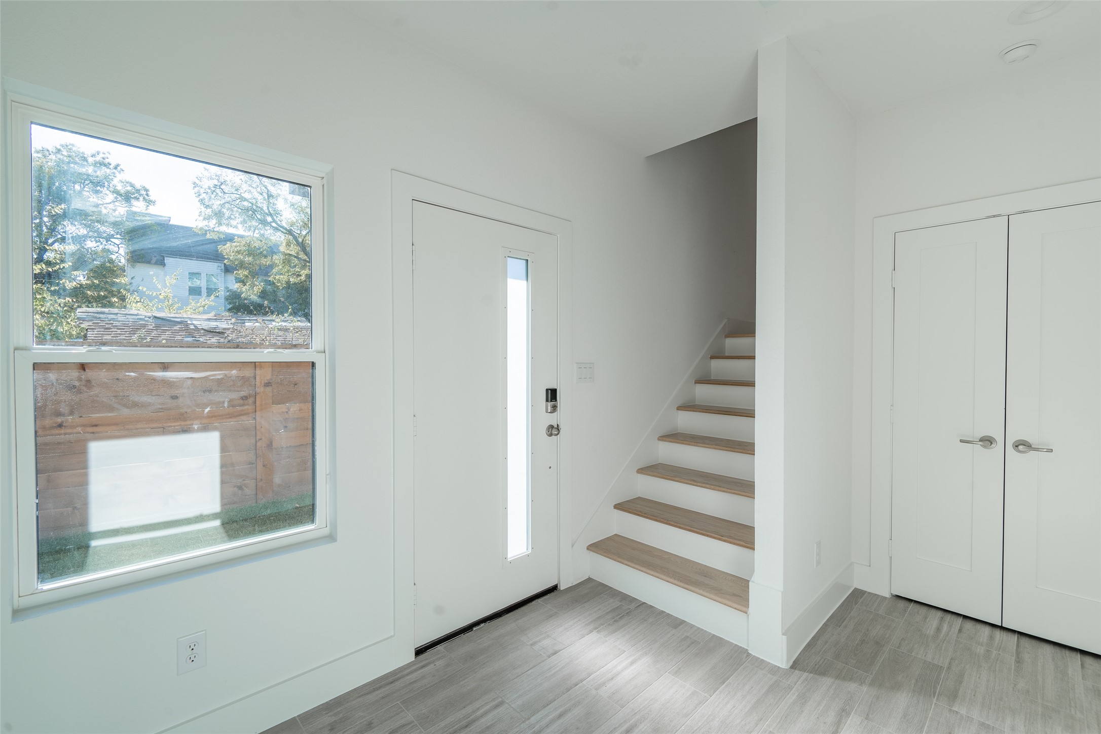 1921 N Prairie Avenue 104