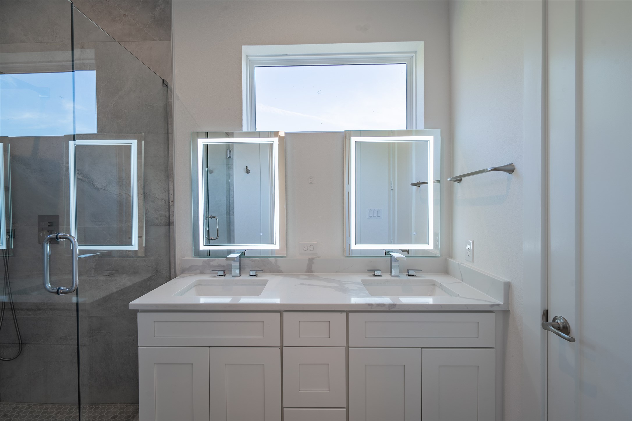 1921 N Prairie Avenue 104